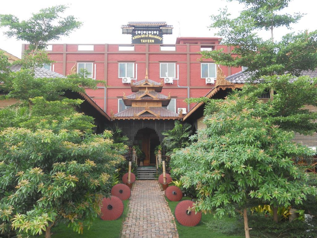 A Little Bit Of Mandalay Tavern Bagian luar foto