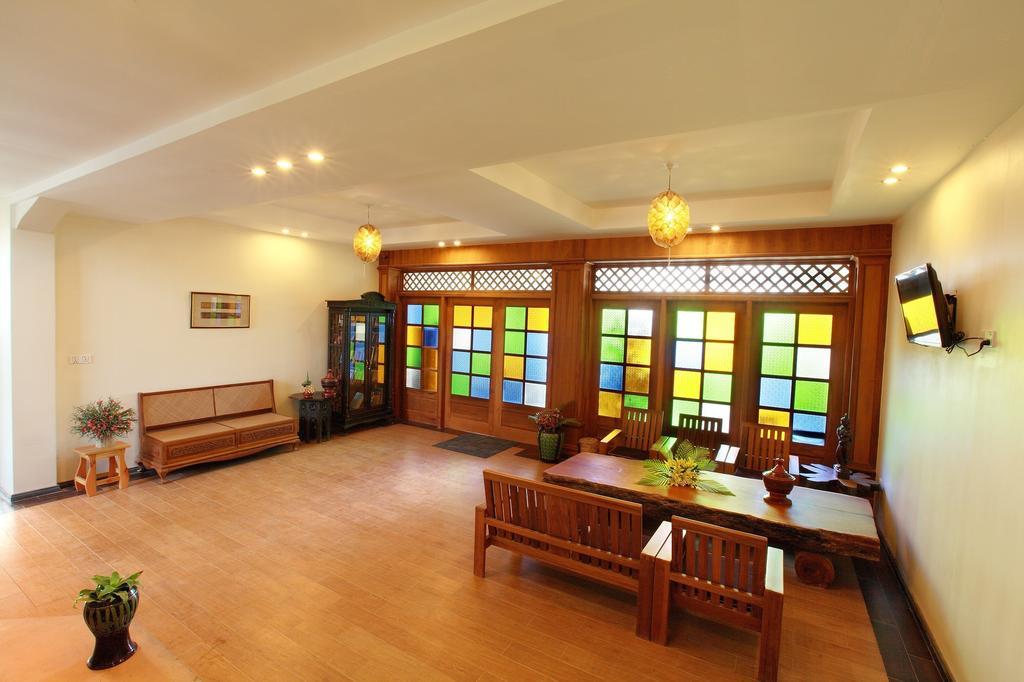 A Little Bit Of Mandalay Tavern Bagian luar foto